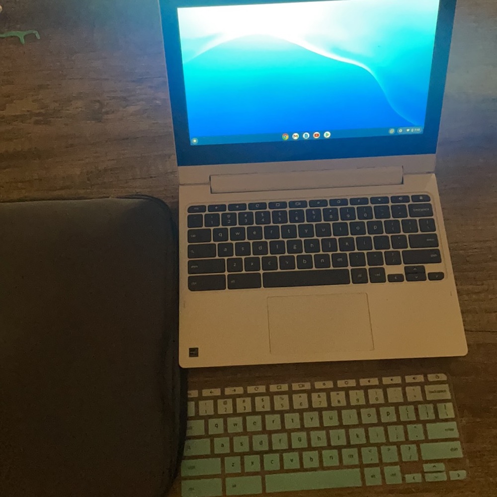 Lenovo Chromebook convertible laptop. 11.6 in. HD